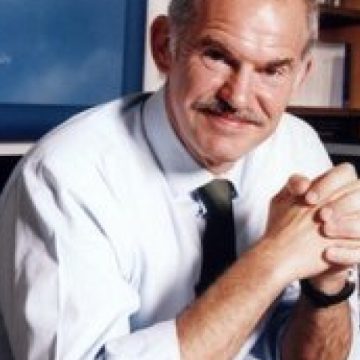 Giorgios Papandreou a obţinut încrederea Parlamentului pentru salvarea Greciei
