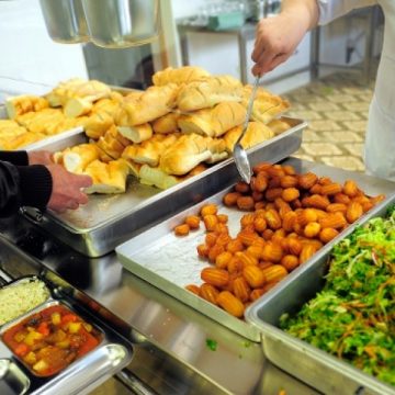 Sucurile şi spumantele de baie, produsele la care românii au renunţat cel mai uşor din cauza crizei