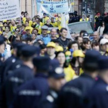 Răbdarea profesorilor a ajuns la final. Dascălii vor continua seria protestelor începând din 15 noiembrie Răbdarea profesorilor a ajuns la final. Dascălii vor continua seria protestelor începând din 15 noiembrie