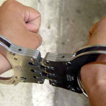 SIGHET: Tineri încătuşaţi după ce au tâlhărit o bătrână de 83 de ani SIGHET: Tineri încătuşaţi după ce au tâlhărit o bătrână de 83 de ani