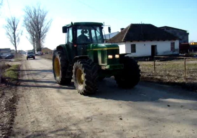 Două utilaje în valoare de aproximativ 120.000 de euro, suspecte a fi furate au fost descoperite de poliţiştii de frontieră maramureşeni