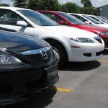 SIGHET: Vânzarea ilegală de maşini pe domeniul public înfloreşte in Sighetu Marmatiei