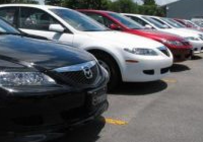 SIGHET: Vânzarea ilegală de maşini pe domeniul public înfloreşte in Sighetu Marmatiei