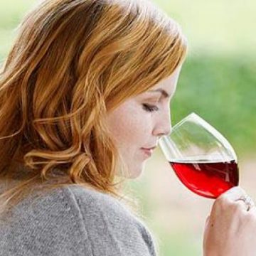Vinul roşu ţine la distanţă cancerul mamar, bolile de inimă şi diabetul. Câte pahare trebuie să bei pe zi Vinul roşu ţine la distanţă cancerul mamar, bolile de inimă şi diabetul. Câte pahare trebuie să bei pe zi