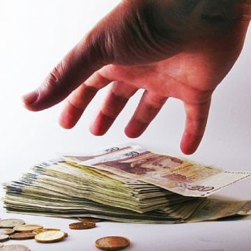 2012 va aduce şi mai multă sărăcie 2012 va aduce şi mai multă sărăcie
