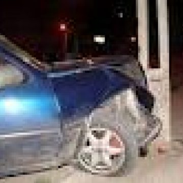 A intrat în coliziune cu un stâlp de la reţeaua electrică din dreptul unui imobil din Borşa A intrat în coliziune cu un stâlp de la reţeaua electrică din dreptul unui imobil din Borşa