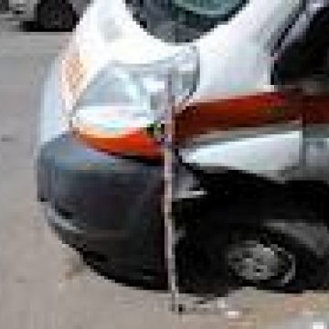 Ambulanţă din Baia Mare implicată într-un accident Ambulanţă din Baia Mare implicată într-un accident