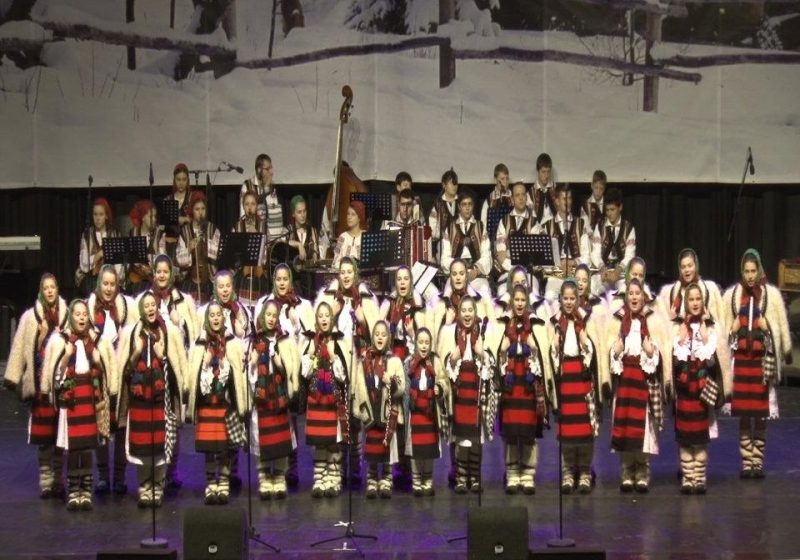 Ansamblul sighetean "Mugurelu" a susţinut un spectacol de excepţie la Sala Palatului din Bucureşti Ansamblul sighetean "Mugurelu" a susţinut un spectacol de excepţie la Sala Palatului din Bucureşti