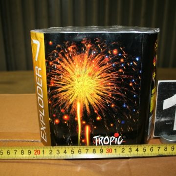 Peste 2.000 kg de artificii confiscate la PTF Petea
