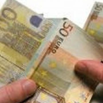 Ulmeni: Atenţie la banii-cash, lei sau valută, care vă sunt oferiţi pentru schimb, din partea necunoscuţilor Ulmeni: Atenţie la banii-cash, lei sau valută, care vă sunt oferiţi pentru schimb, din partea necunoscuţilor