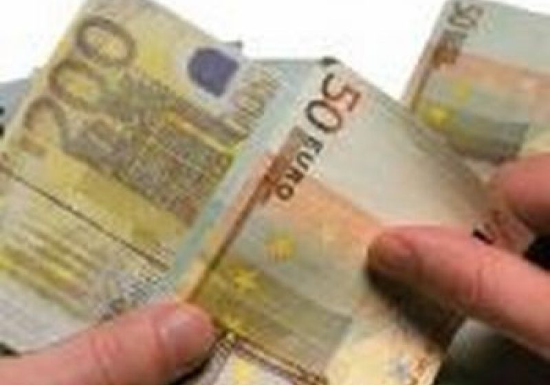 Ulmeni: Atenţie la banii-cash, lei sau valută, care vă sunt oferiţi pentru schimb, din partea  necunoscuţilor