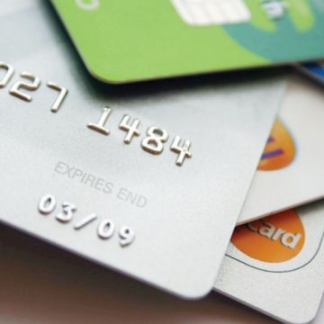 Atenţie la cardul bancar! Hoţii au inventat noi metode de a fura banii şi datele personale Atenţie la cardul bancar! Hoţii au inventat noi metode de a fura banii şi datele personale