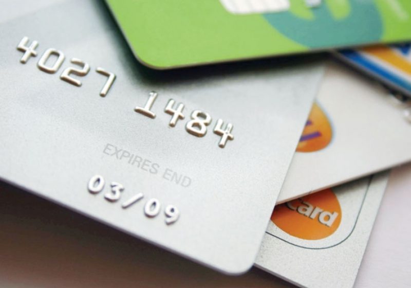 Atenţie la cardul bancar! Hoţii au inventat noi metode de a fura banii şi datele personale Atenţie la cardul bancar! Hoţii au inventat noi metode de a fura banii şi datele personale