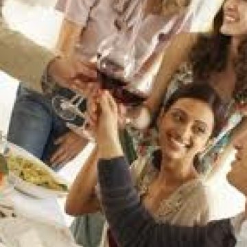Regulile de etichetă în timpurile moderne: Ce n-o să-ţi spună gazda la o petrecere Regulile de etichetă în timpurile moderne: Ce n-o să-ţi spună gazda la o petrecere