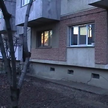 Baia Mare – CRIMĂ – UN MINOR ÎN VÂRSTĂ DE NUMAI 15 ANI ŞI-A ÎNJUNGHIAT TATĂL ÎN INIMĂ