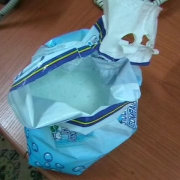 Baia Mare: Atenţie la detergenţii ieftini! Un băimărean a cumpărat sare pe post de detergent!