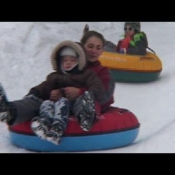 Cavnic: Distracţie pe pârtiile din Cavnic. Meteorologii prognozează ninsori la munte şi de Revelion