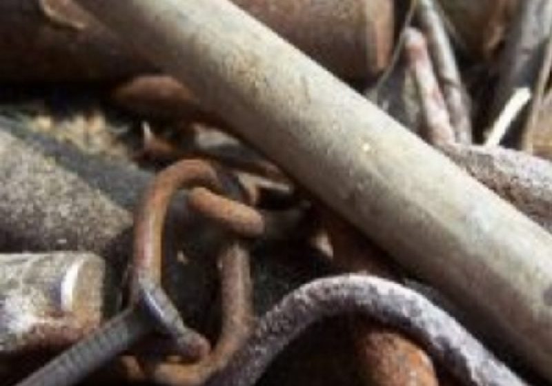 Patru persoane au fost depistate în flagrant, la furat de fier, pe raza localităţii Nistru