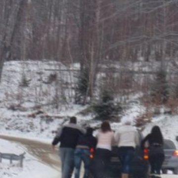 Info Trafic: Carosabil umed pe toate sectoarele de drumuri naţionale şi judeţene.