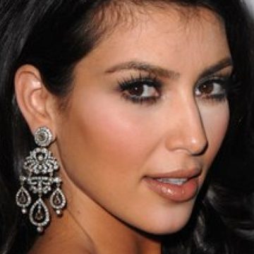 Kim Kardashian a fost aleasă cea mai vulgară vedetă în 2011 Kim Kardashian a fost aleasă cea mai vulgară vedetă în 2011