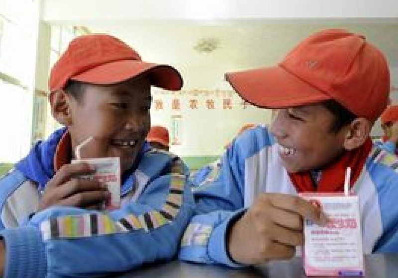 Autorităţile chineze au descoperit o toxină cancerigenă în laptele produs de o companie importantă Autorităţile chineze au descoperit o toxină cancerigenă în laptele produs de o companie importantă