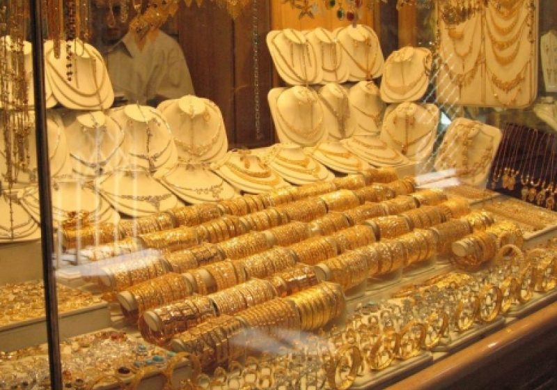 Poliţiştii i-au identificat şi reţinut pe suspecţii tâlhăriei comise la un magazin de bijuterii din Baia Mare