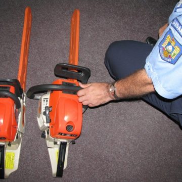 Motofierăstraie ridicate de poliţişti în comuna  Fărcaşa
