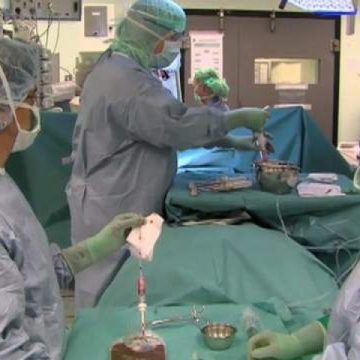 Numărul pacienţilor trataţi din banii unui program de sănătate, negociat cu companiile farmaceutice