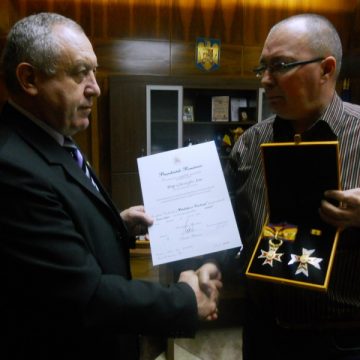 Inspectorul şef Ion Pop a primit Ordinul "Bărbăţie şi credinţă" în gradul de mare ofiţer, cu însemn pentru militari