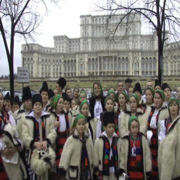 Micuţii sigheteni…cu colindul prin capitală Micuţii sigheteni…cu colindul prin capitală
