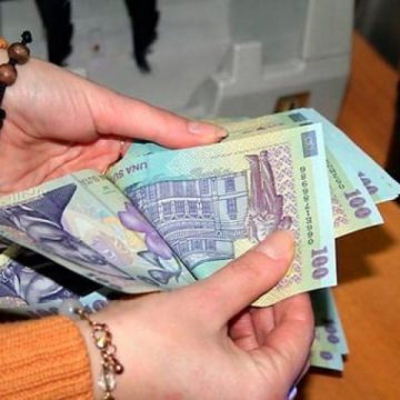 Pensiile şi salariile rămân îngheţate