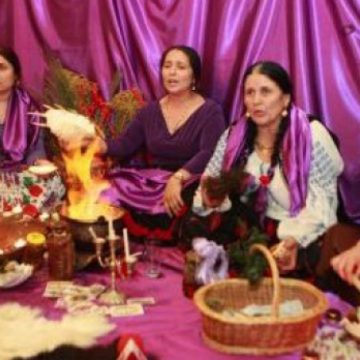 Percheziţii la vrăjitoare: Şapte persoane duse la audieri