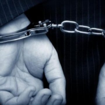 Subcomisar al Serviciului de Investigare a Fraudelor, prins dând informaţii evazioniştilor