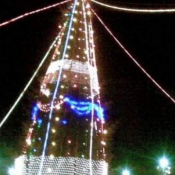 Sighet: Sighetenii sărbătoresc în jurul bradului Sighet: Sighetenii sărbătoresc în jurul bradului