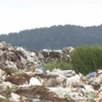 Localnicii din Moisei se arată indignaţi la aflarea veştii că în localitatea lor se va ameneja o staţie de transfer a gunoiului menajer Localnicii din Moisei se arată indignaţi la aflarea veştii că în localitatea lor se va ameneja o staţie de transfer a gunoiului menajer