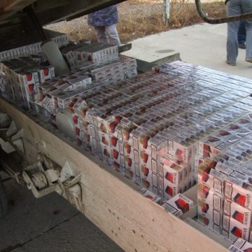 Maramureş: 7000 de pachete de ţigări de contrabandă confiscate într-o singură zi Maramureş: 7000 de pachete de ţigări de contrabandă confiscate într-o singură zi