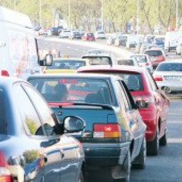 SIGHET: Trafic bară la bară şi soferi iresponsabili care parcheaza pe unde apucă SIGHET: Trafic bară la bară şi soferi iresponsabili care parcheaza pe unde apucă
