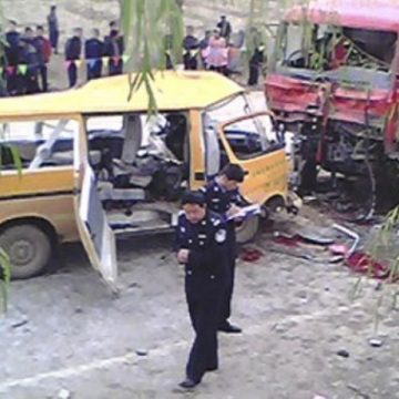 Tragedie în Brazilia: 36 de morţi în urma coliziunii între un camion şi un autocar Tragedie în Brazilia: 36 de morţi în urma coliziunii între un camion şi un autocar