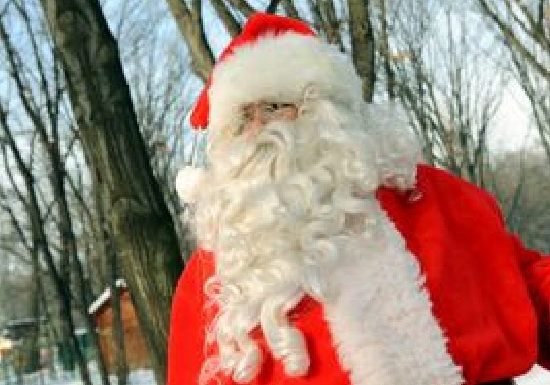 SUA: Un bărbat îmbrăcat în Moş Crăciun îşi omoară familia şi se sinucide