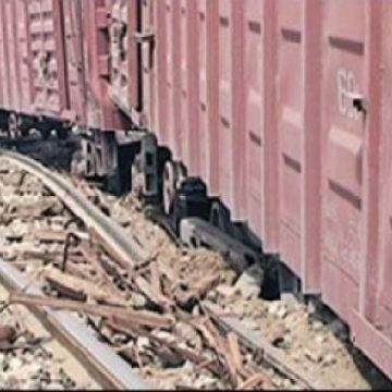Un tren de marfă a deraiat pe linia Salva-Vişeu. La această oră, traficul feroviar se desfăşoară după orarul iniţial Un tren de marfă a deraiat pe linia Salva-Vişeu. La această oră, traficul feroviar se desfăşoară după orarul iniţial