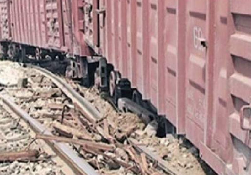 Un tren de marfă a deraiat pe linia Salva-Vişeu. La această oră, traficul feroviar se desfăşoară după orarul iniţial Un tren de marfă a deraiat pe linia Salva-Vişeu. La această oră, traficul feroviar se desfăşoară după orarul iniţial