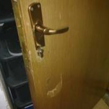 Un bărbat de 28 de ani din Bârsana este cercetat de poliţişti pentru violare de domiciliu şi lovire Un bărbat de 28 de ani din Bârsana este cercetat de poliţişti pentru violare de domiciliu şi lovire