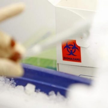 Pericol terorist: Virusul care poate ucide milioane de oameni, transmisibil prin tuse şi strănut. Laboratorul care l-a creat vrea să dea publicităţii metoda Pericol terorist: Virusul care poate ucide milioane de oameni, transmisibil prin tuse şi strănut. Laboratorul care l-a creat vrea să dea publicităţii metoda
