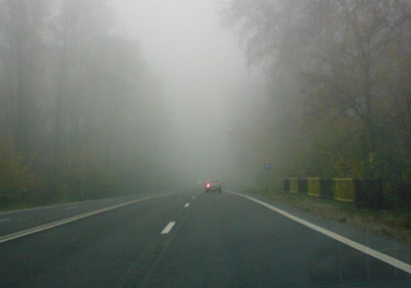 Info Trafic: Vizibilitate redusă de ceaţă pe Huta-Certeze Info Trafic: Vizibilitate redusă de ceaţă pe Huta-Certeze