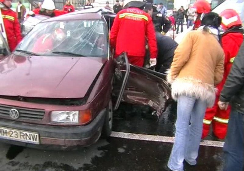 Baia Mare: ACCIDENT RUTIER, O PERSOANĂ ÎNCARCERATĂ – O şoferiţă din Cavnic a ajuns la spital cu leziuni grave Baia Mare: ACCIDENT RUTIER, O PERSOANĂ ÎNCARCERATĂ – O şoferiţă din Cavnic a ajuns la spital cu leziuni grave