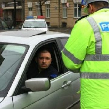 Cea mai mica amenda pe care o puteti plati in acest an în trafic este de 140 de lei, iar cea mai mare poate ajunge si la 1400 de lei Cea mai mica amenda pe care o puteti plati in acest an în trafic este de 140 de lei, iar cea mai mare poate ajunge si la 1400 de lei
