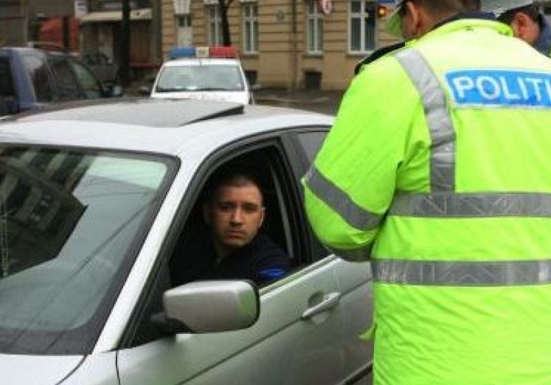 Cea mai mica amenda pe care o puteti plati in acest an în trafic este de 140 de lei, iar cea mai mare poate ajunge si la 1400 de lei