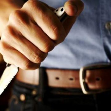 Ameninţări cu cuţitul în plină stradă Ameninţări cu cuţitul în plină stradă