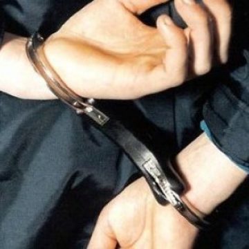 Trei minori, conduşi de un tânăr de 22 de ani, sunt suspectaţi de comiterea mai multor furturi, la Vişeu de Sus Trei minori, conduşi de un tânăr de 22 de ani, sunt suspectaţi de comiterea mai multor furturi, la Vişeu de Sus