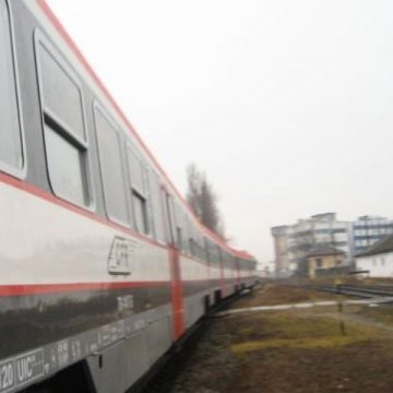 SIGHET: La halta CFR Cămara s-au efectuat azi o serie de lucrări de reabilitare SIGHET: La halta CFR Cămara s-au efectuat azi o serie de lucrări de reabilitare